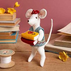 Corinne Lapierre Embroidery Kit, Little Mouse the Librarian