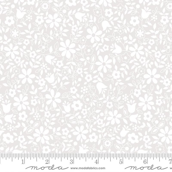 Moda Fabrics, Whispers by Studio M - Flower Patch - Feather