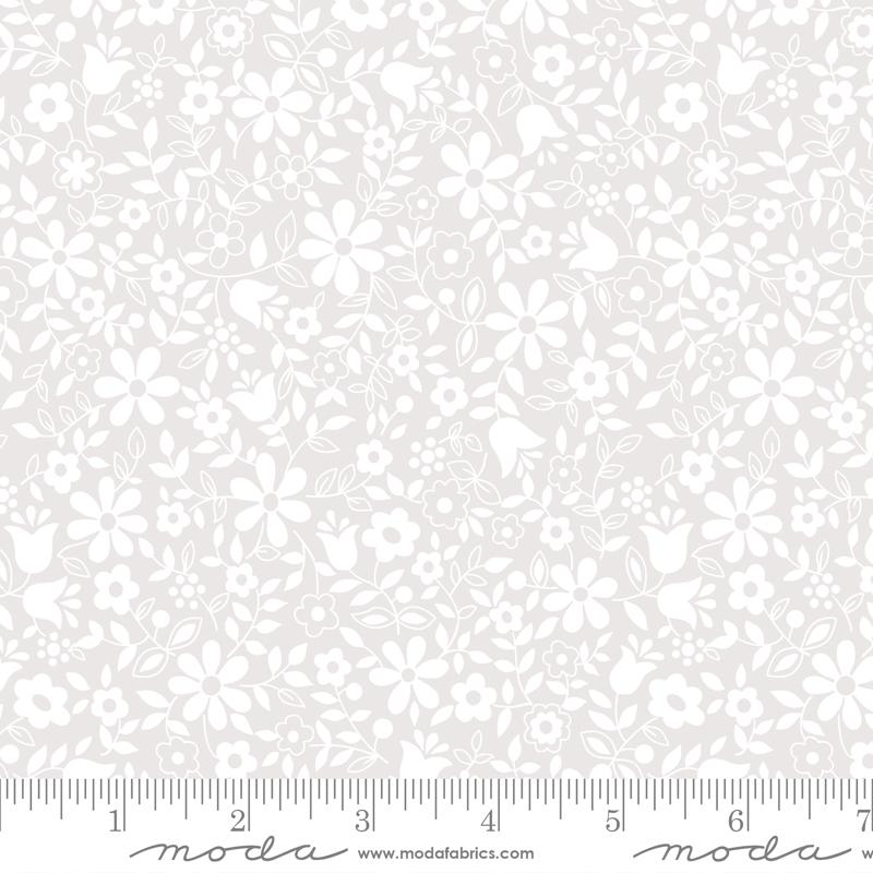 Moda Fabrics, Whispers by Studio M - Flower Patch - Feather
