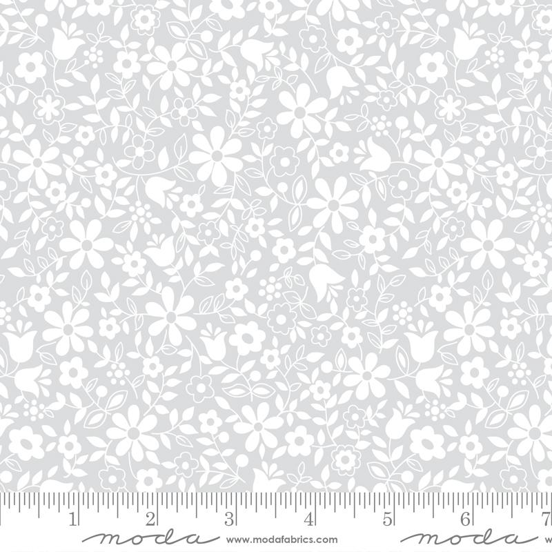 Moda Fabrics, Whispers by Studio M - Flower Patch - Zen Grey